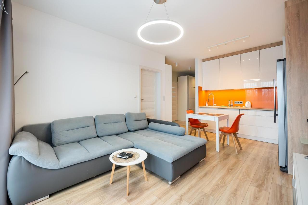 Metro Mlynow Vibrant Apartment Warschau